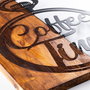 Wallity Canteen Escultura de pared de madera y metal nogal y negro